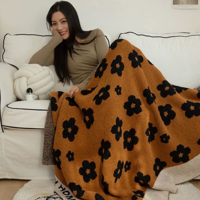 Caramel Daisy Fleece Throw Blanket