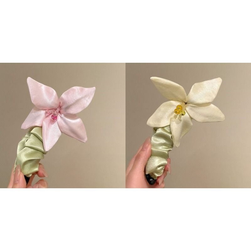 Blossom Banana Clip