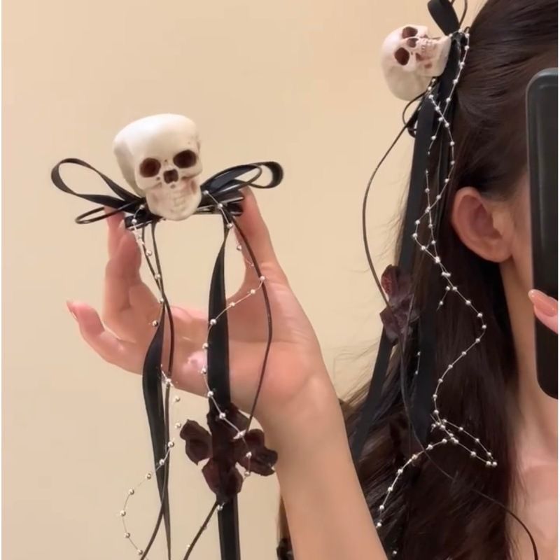 Skull Ribbon Streamer Clip