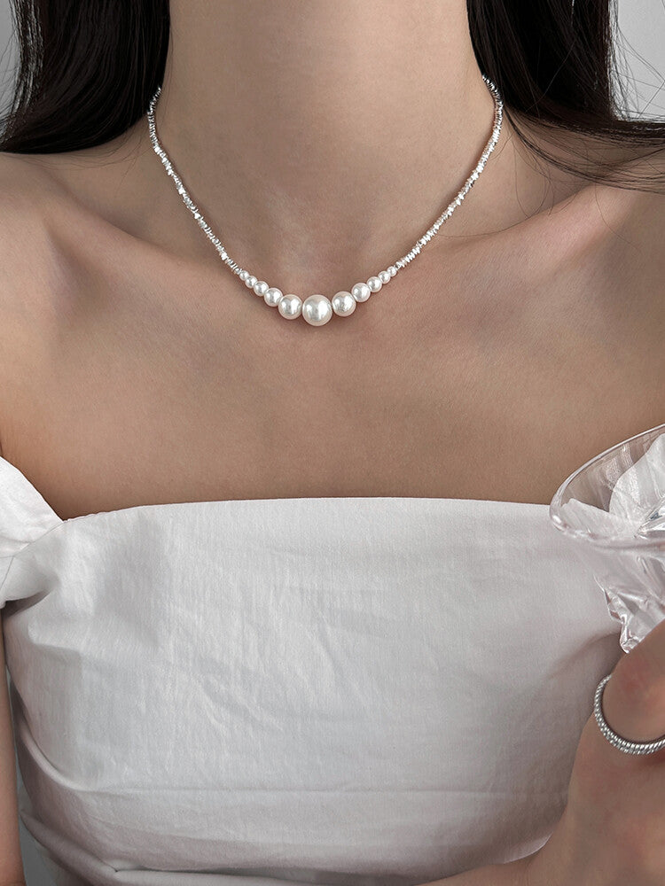 Pearl Necklace With Delicate Pendant - Modomu