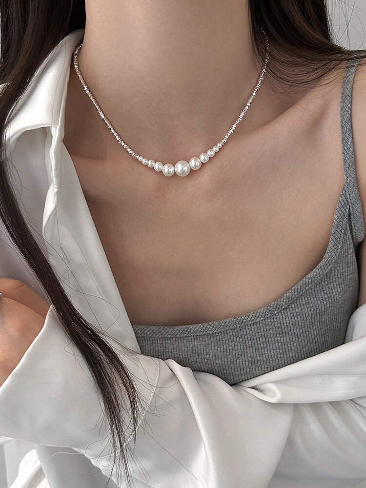 Pearl Necklace With Delicate Pendant - Modomu
