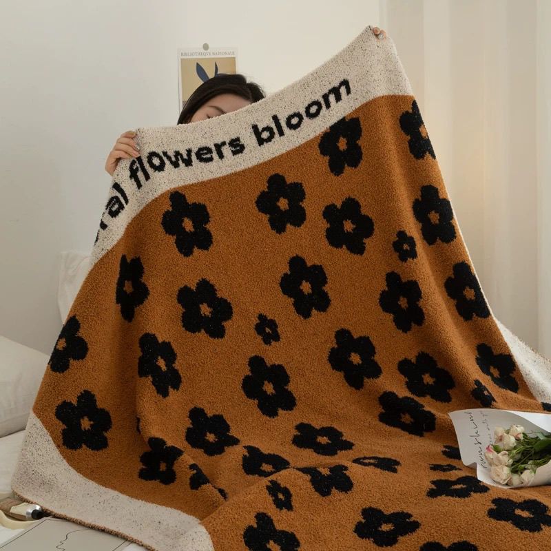 Caramel Daisy Fleece Throw Blanket