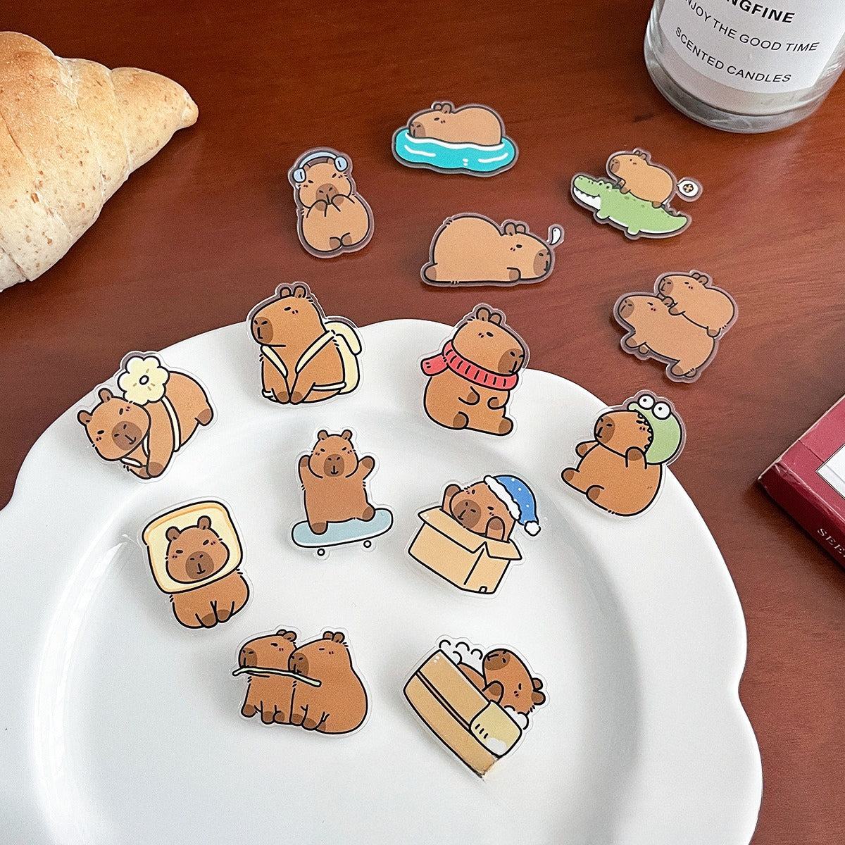 Cartoon Capybara Acrylic Brooch - Modomu