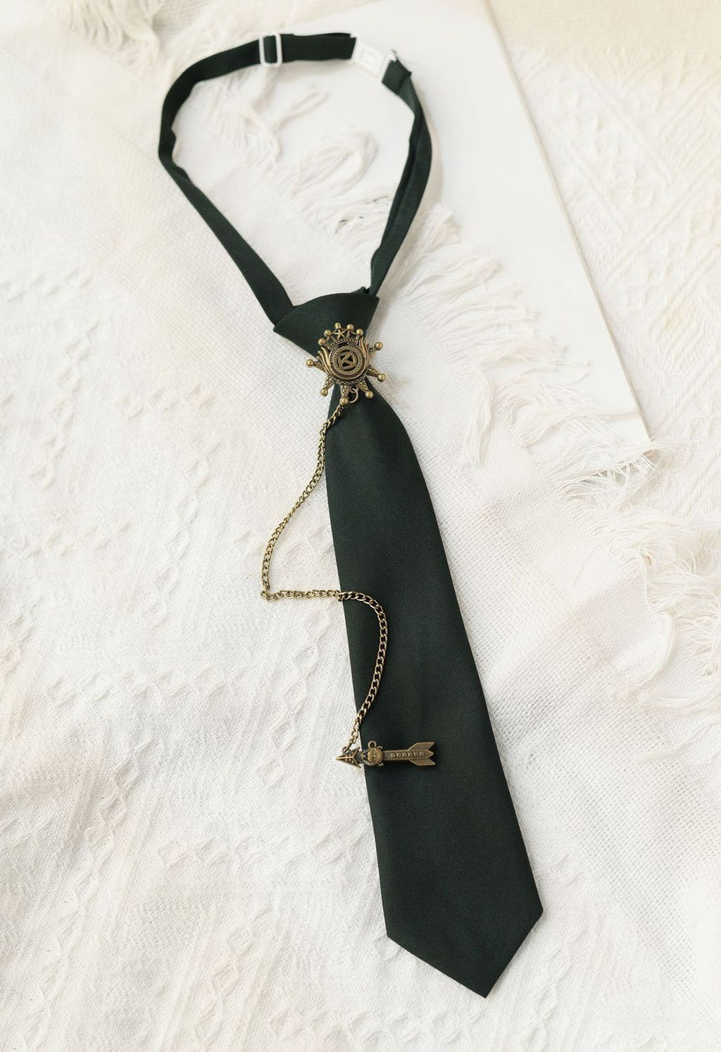 Retro Badge Tie Shirt Accessory - Modomu