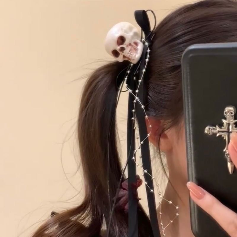 Skull Ribbon Streamer Clip