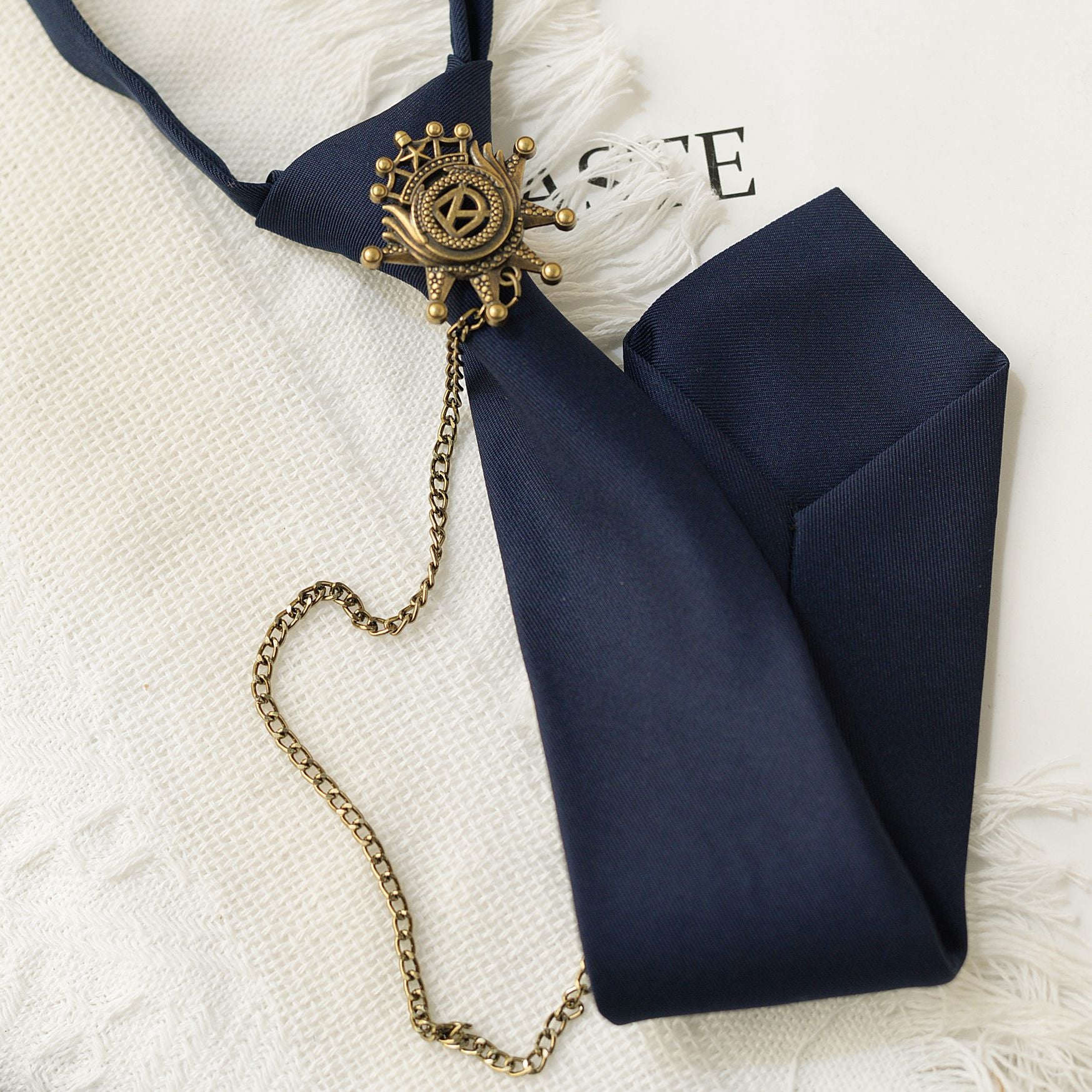 Retro Badge Tie Shirt Accessory - Modomu