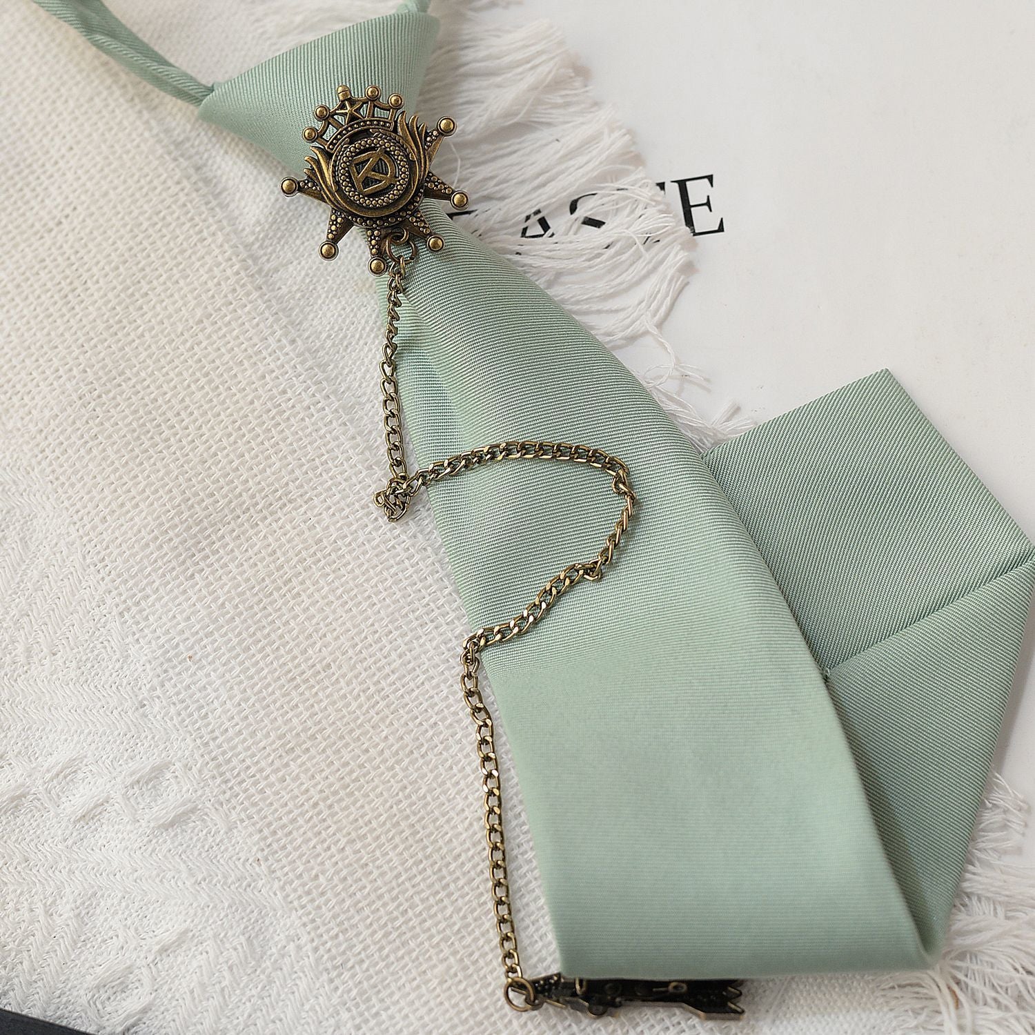 Retro Badge Tie Shirt Accessory - Modomu