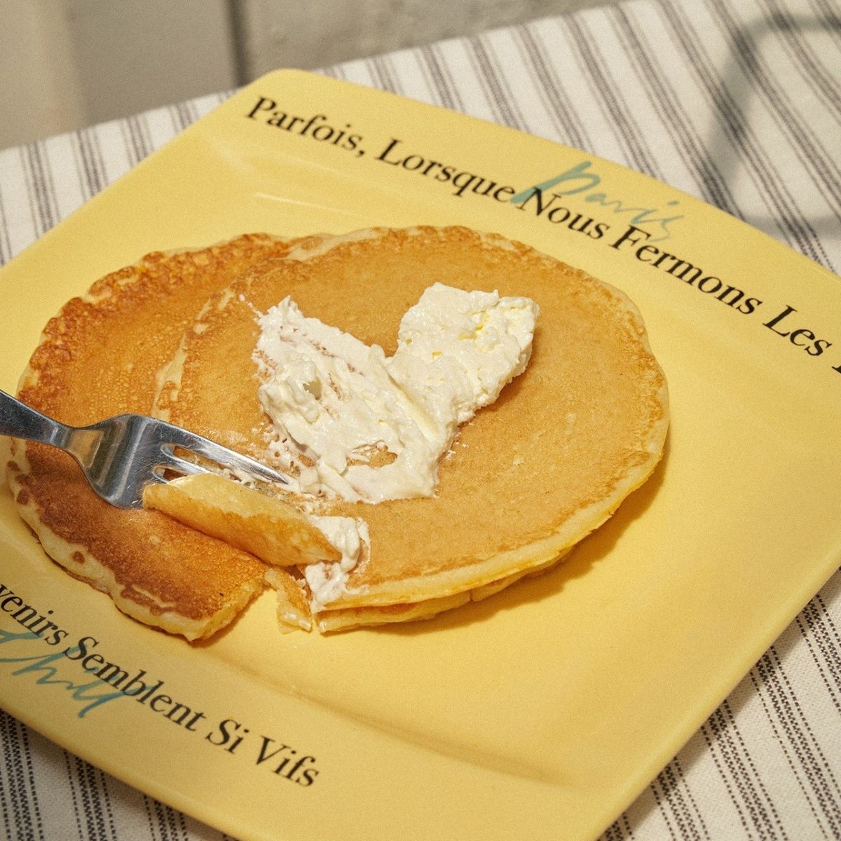 Retro French Script Tableware