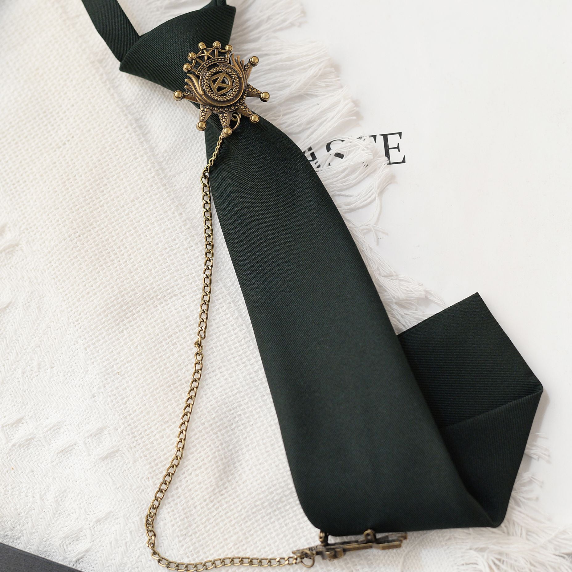 Retro Badge Tie Shirt Accessory - Modomu