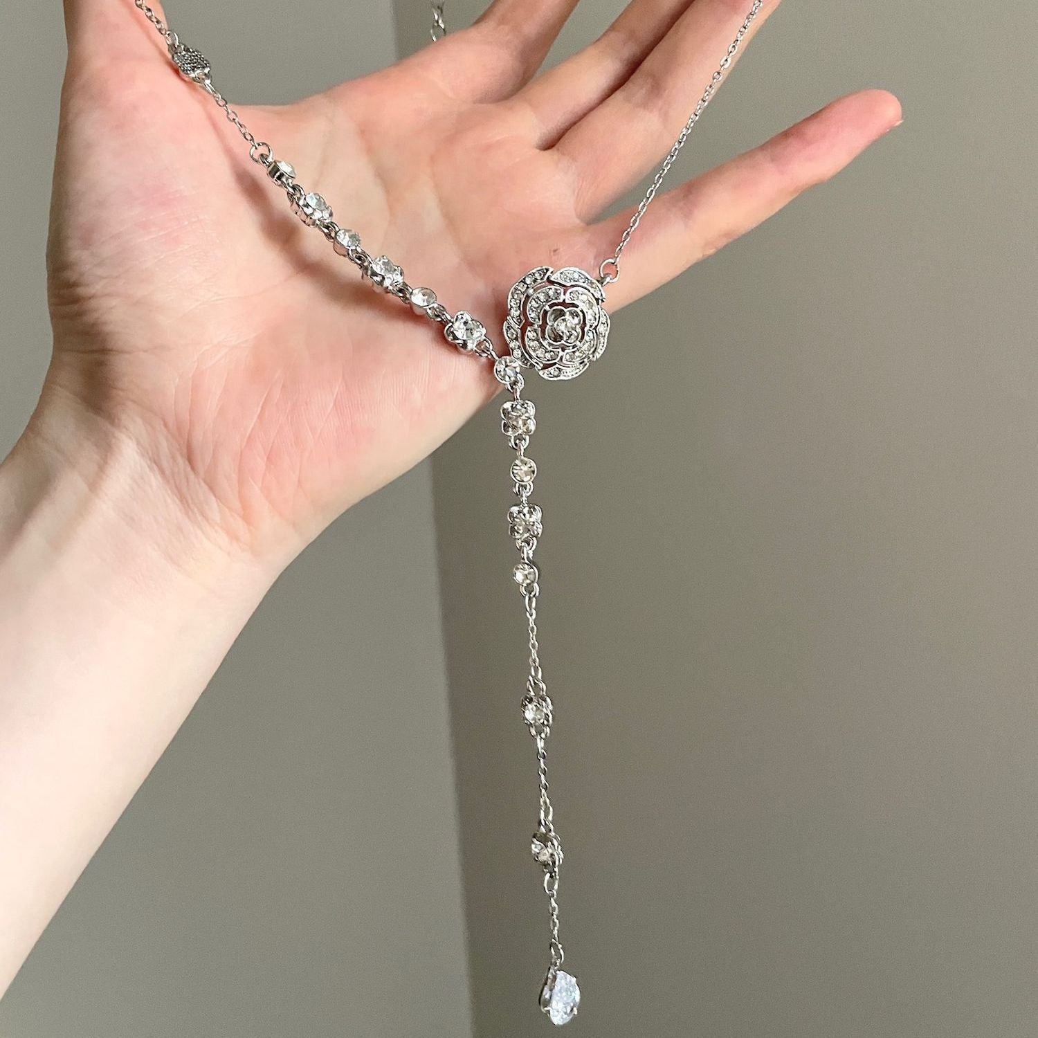 Camellia Drop Pendant Necklace - Modomu