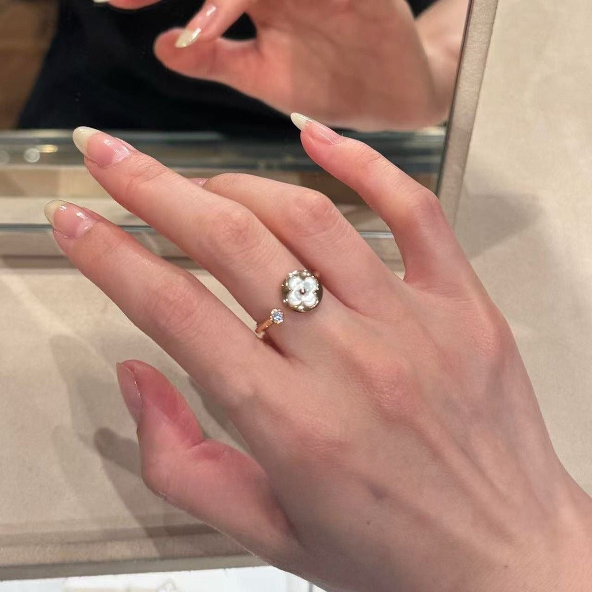 Sparkling Four Leaf Flower Ring - Modomu