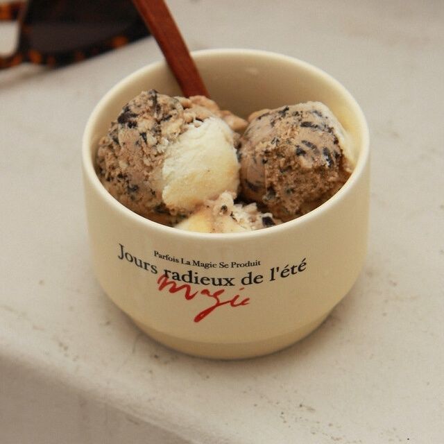Retro French Script Tableware