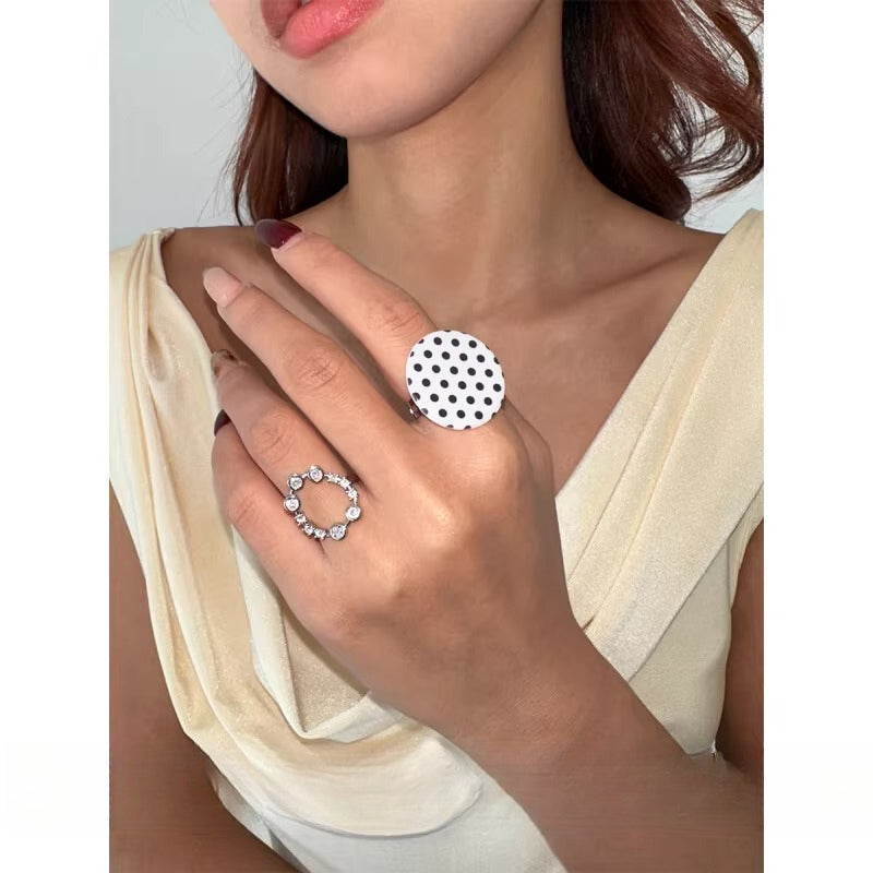 Minimal Resin Polka Dot Ring - Modomu