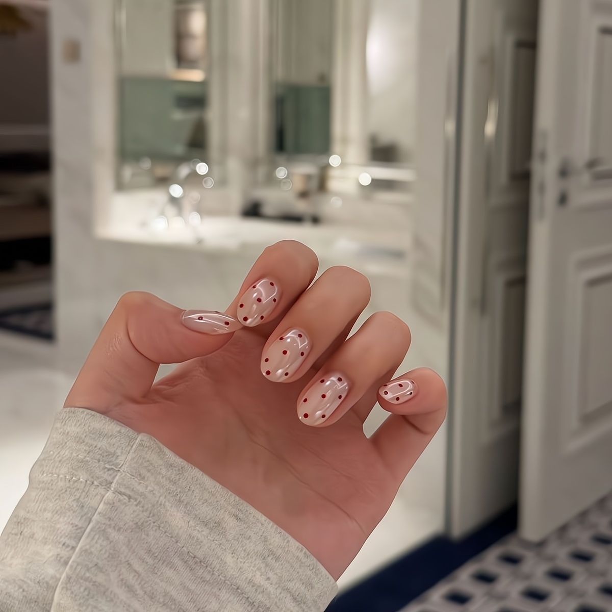 Pearl Aurora Dot Press-On Nails