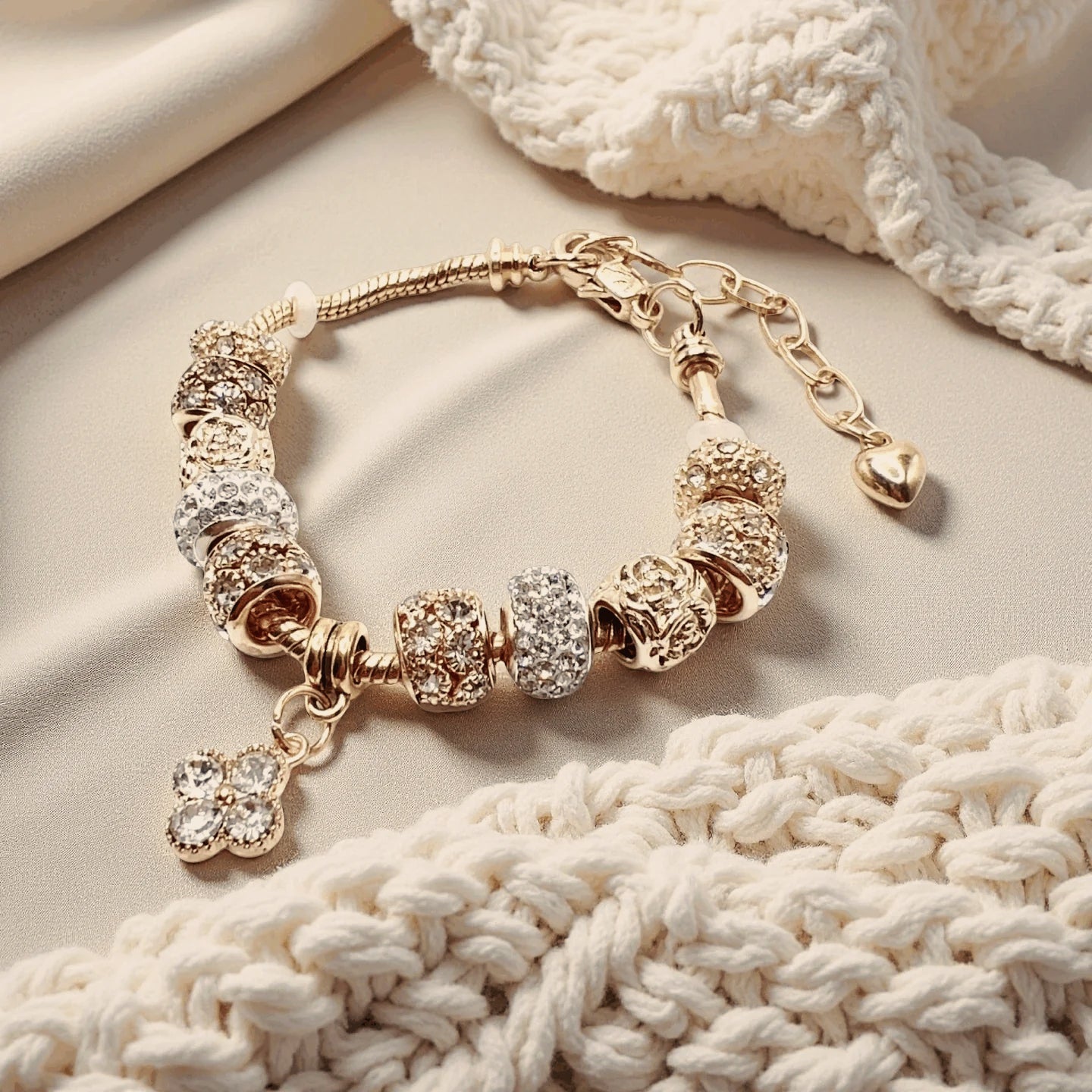 Delicate Charm Bracelet Design - Modomu