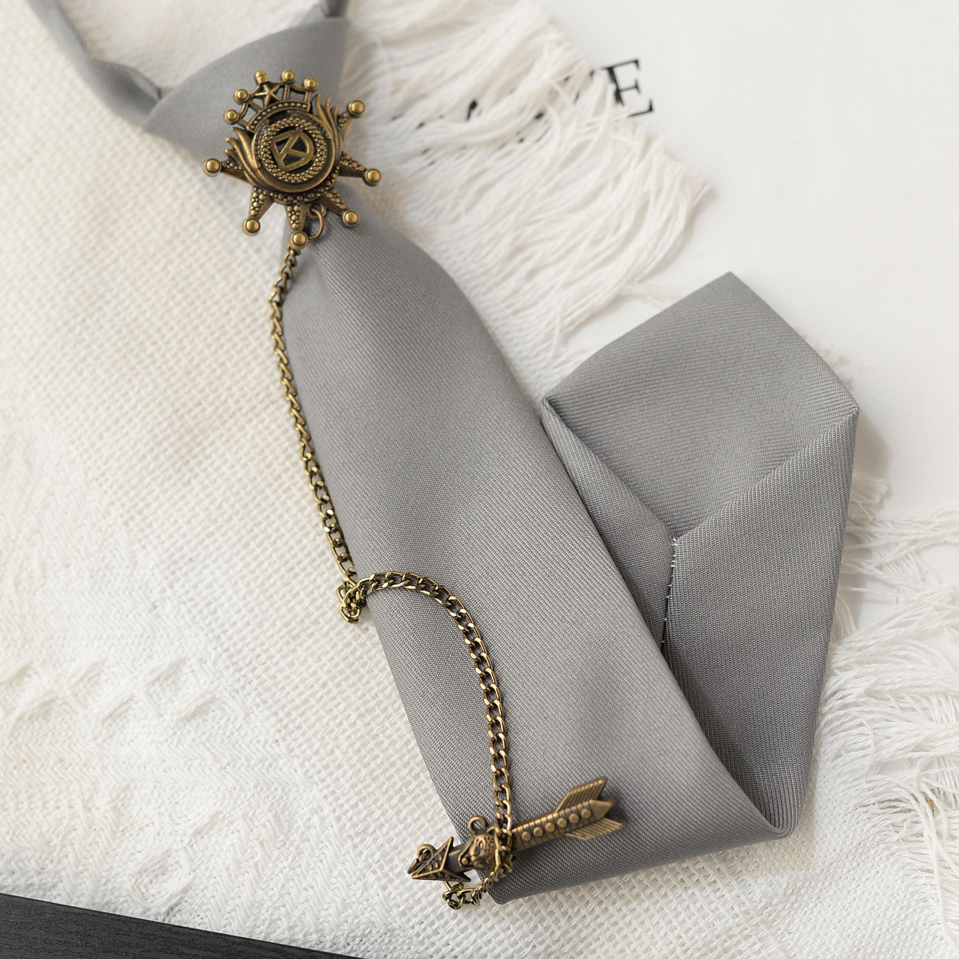 Retro Badge Tie Shirt Accessory - Modomu