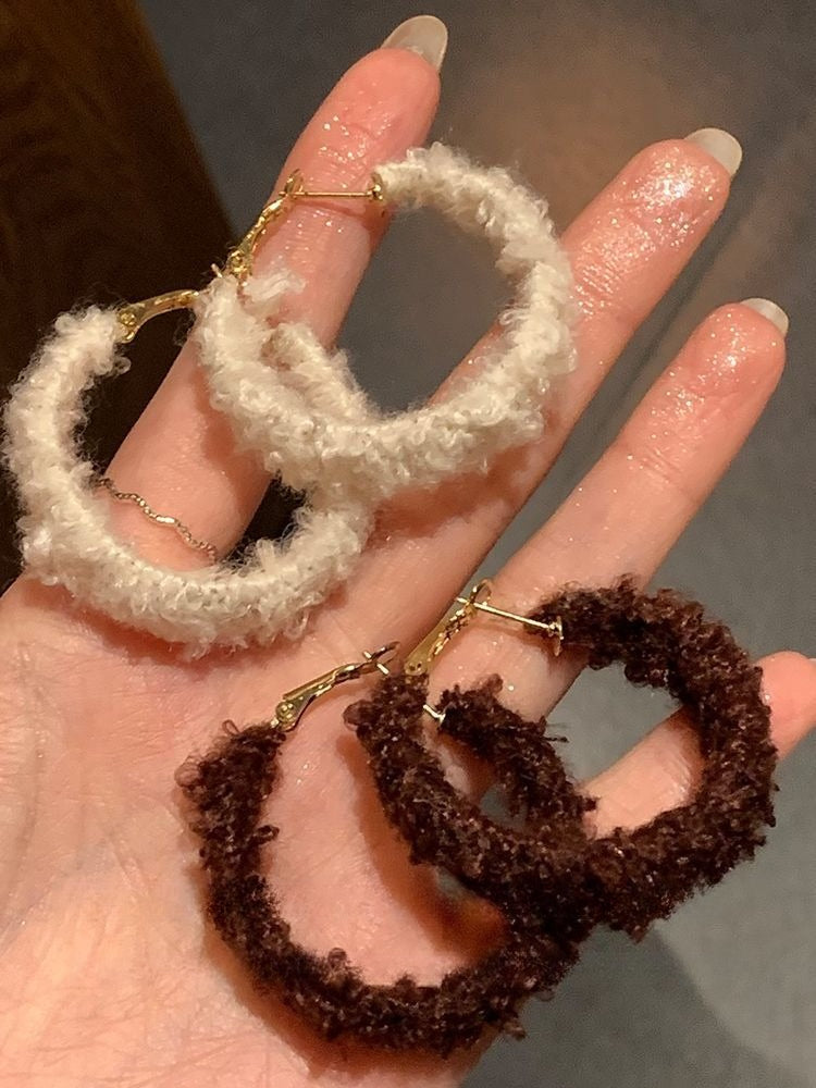 Plush Statement Drop Earrings - Modomu