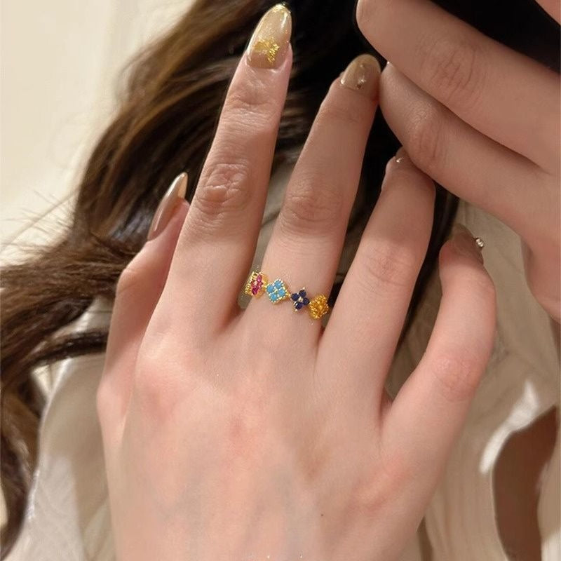 Four Leaf Clover Stud Earrings - Modomu