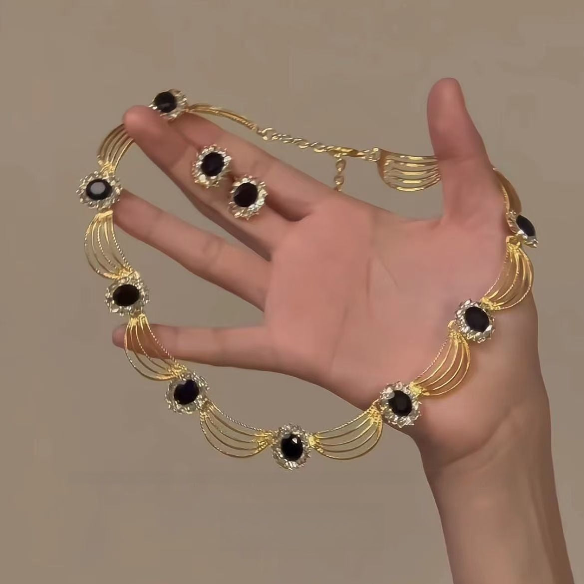 Vintage French Court Necklace - Modomu