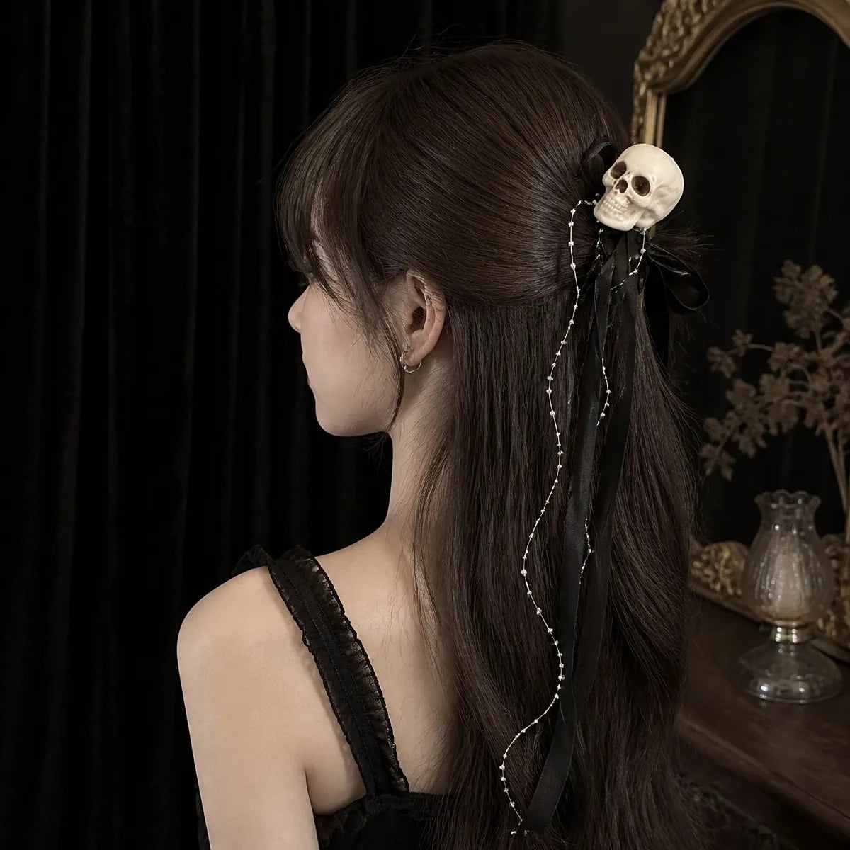 Skull Ribbon Streamer Clip