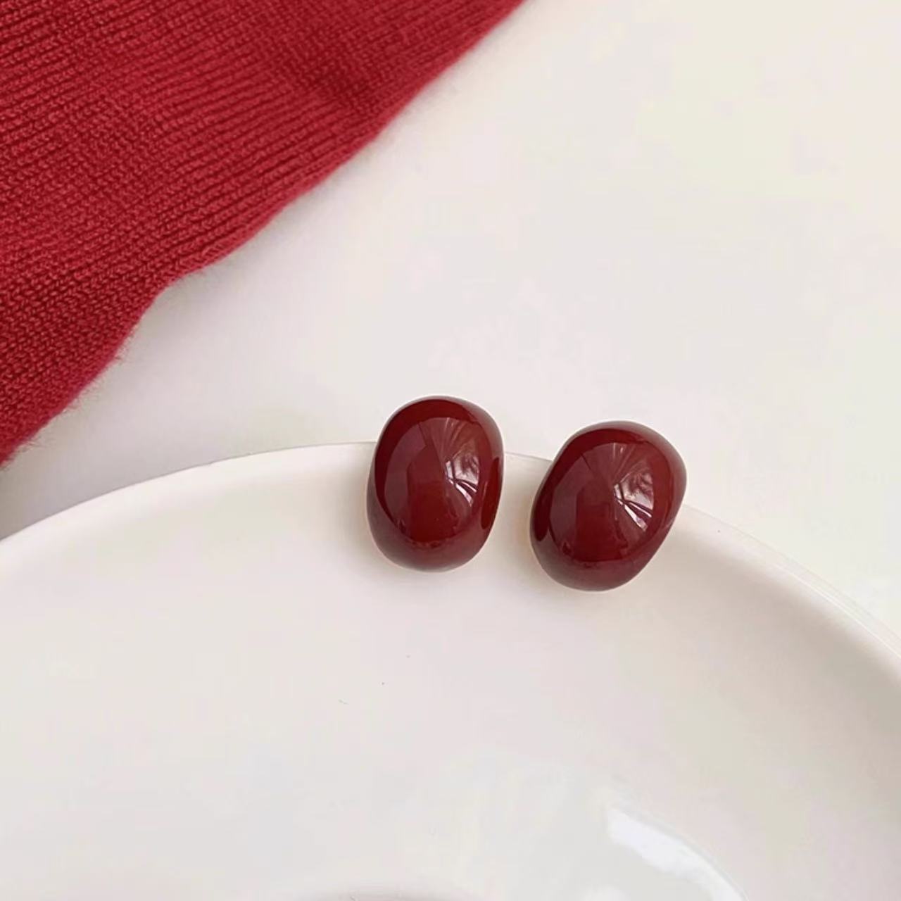 Retro stud earrings elegant design