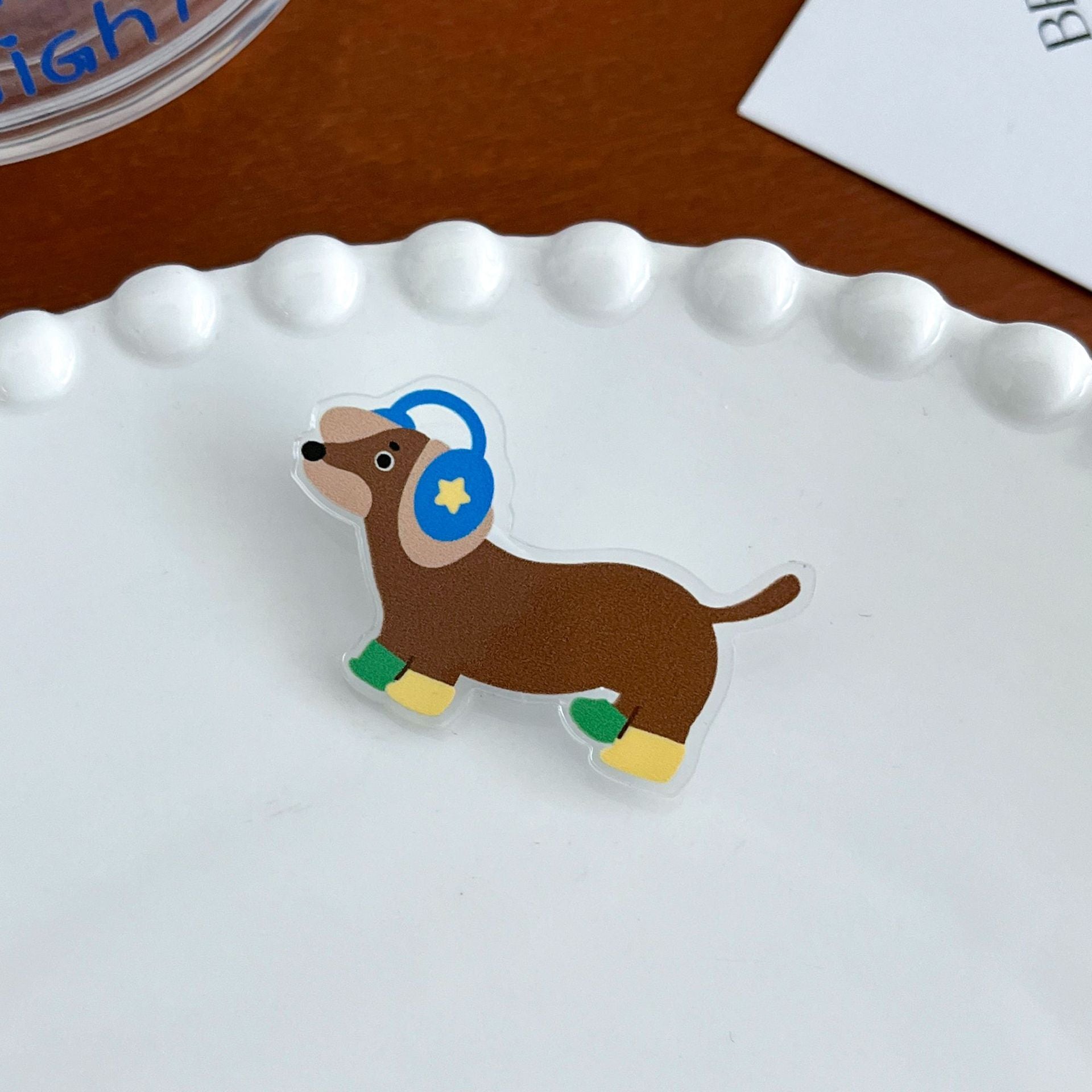 Cute Puppy Acrylic Brooch - Modomu