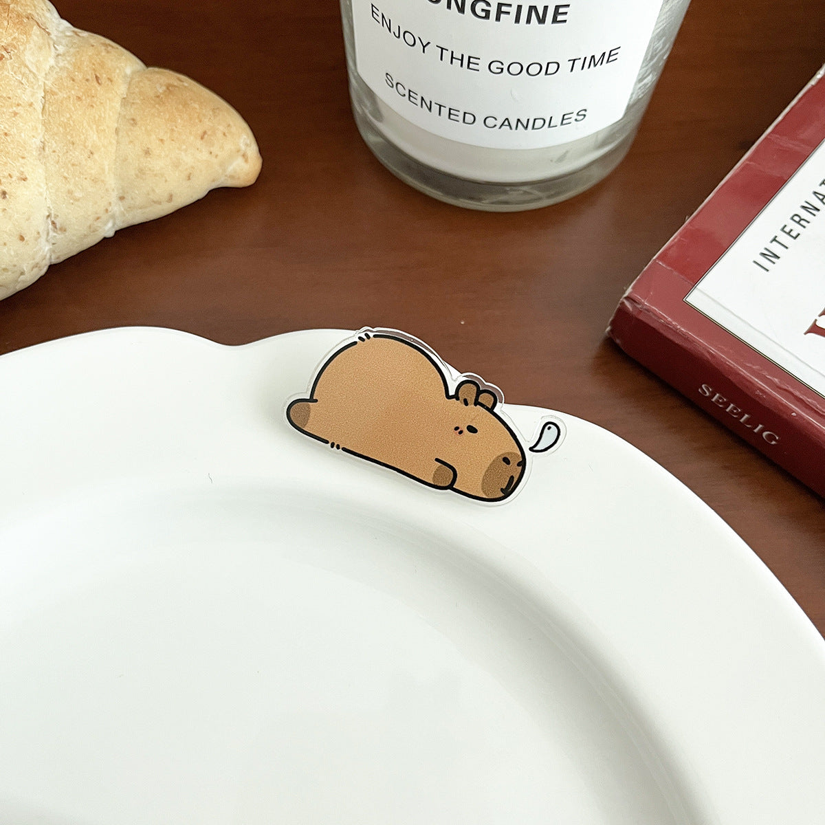 Cartoon Capybara Acrylic Brooch - Modomu