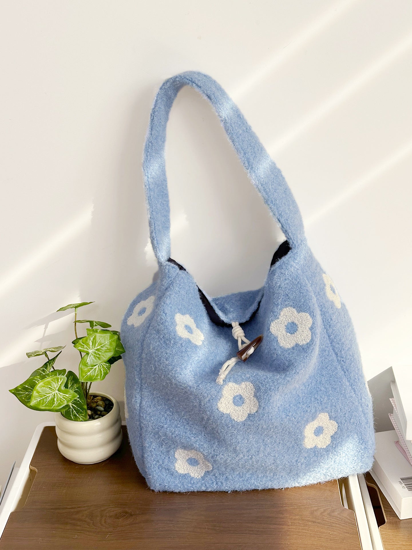 Plush Floral Shoulder Tote Bag - Modomu