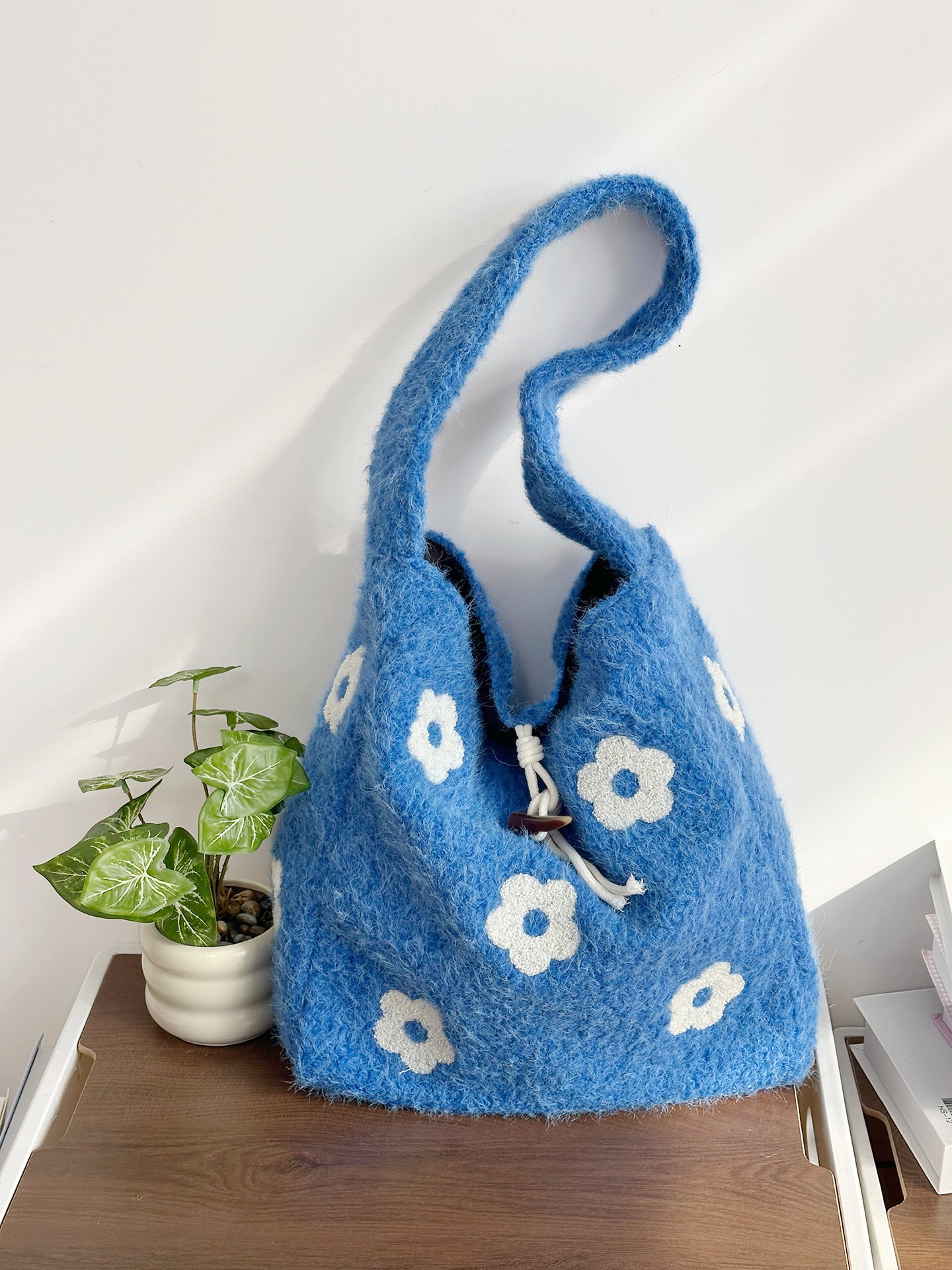 Plush Floral Shoulder Tote Bag - Modomu