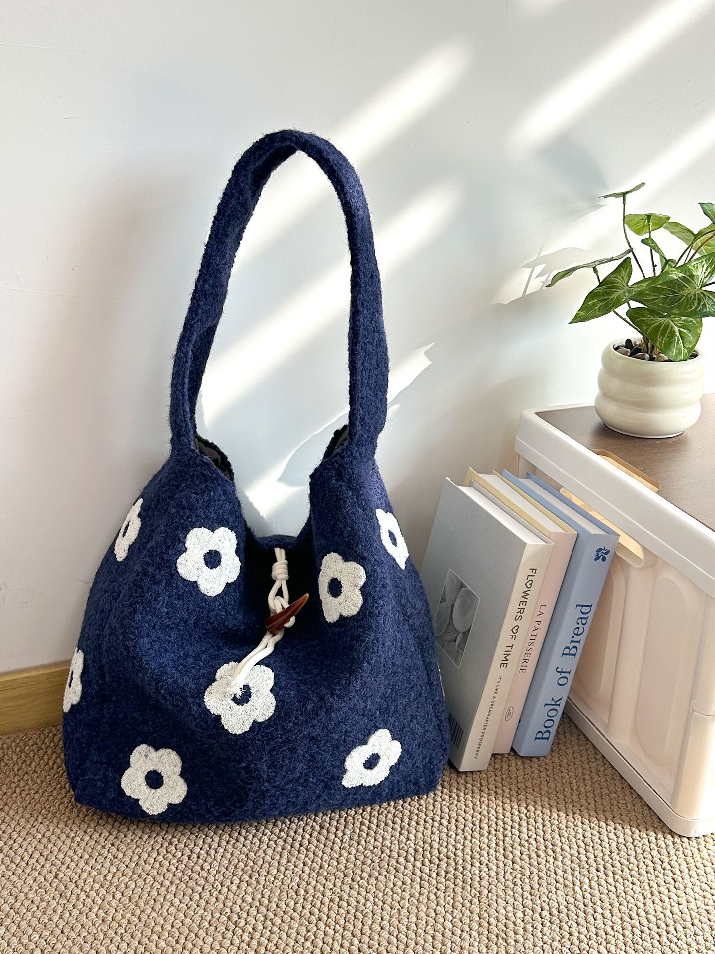 Plush Floral Shoulder Tote Bag - Modomu