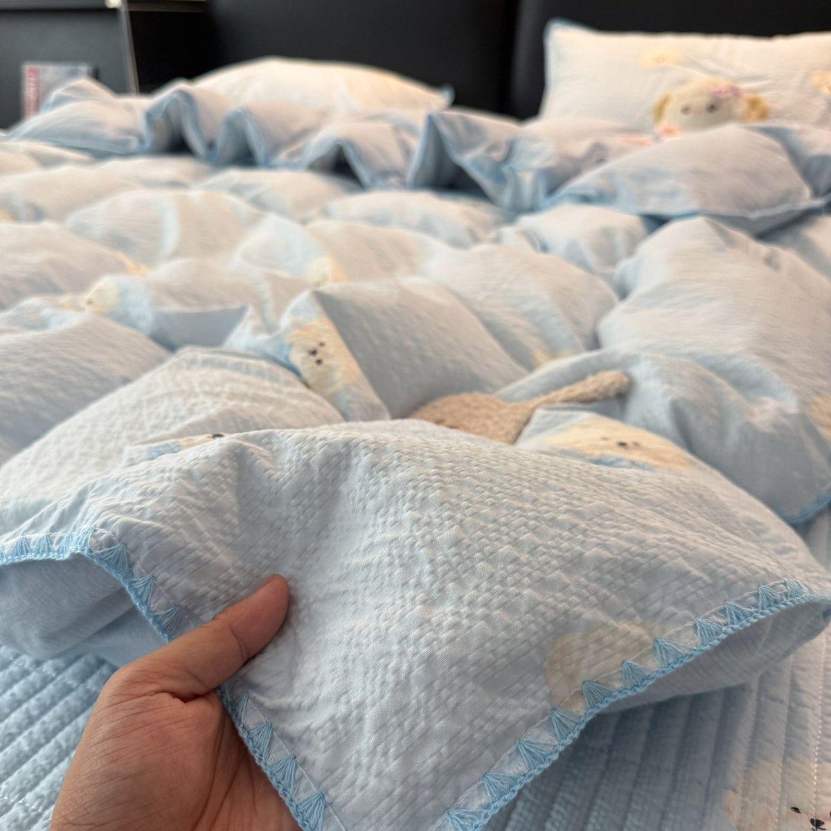 Scalloped Lace Quilted Cotton Coverlet