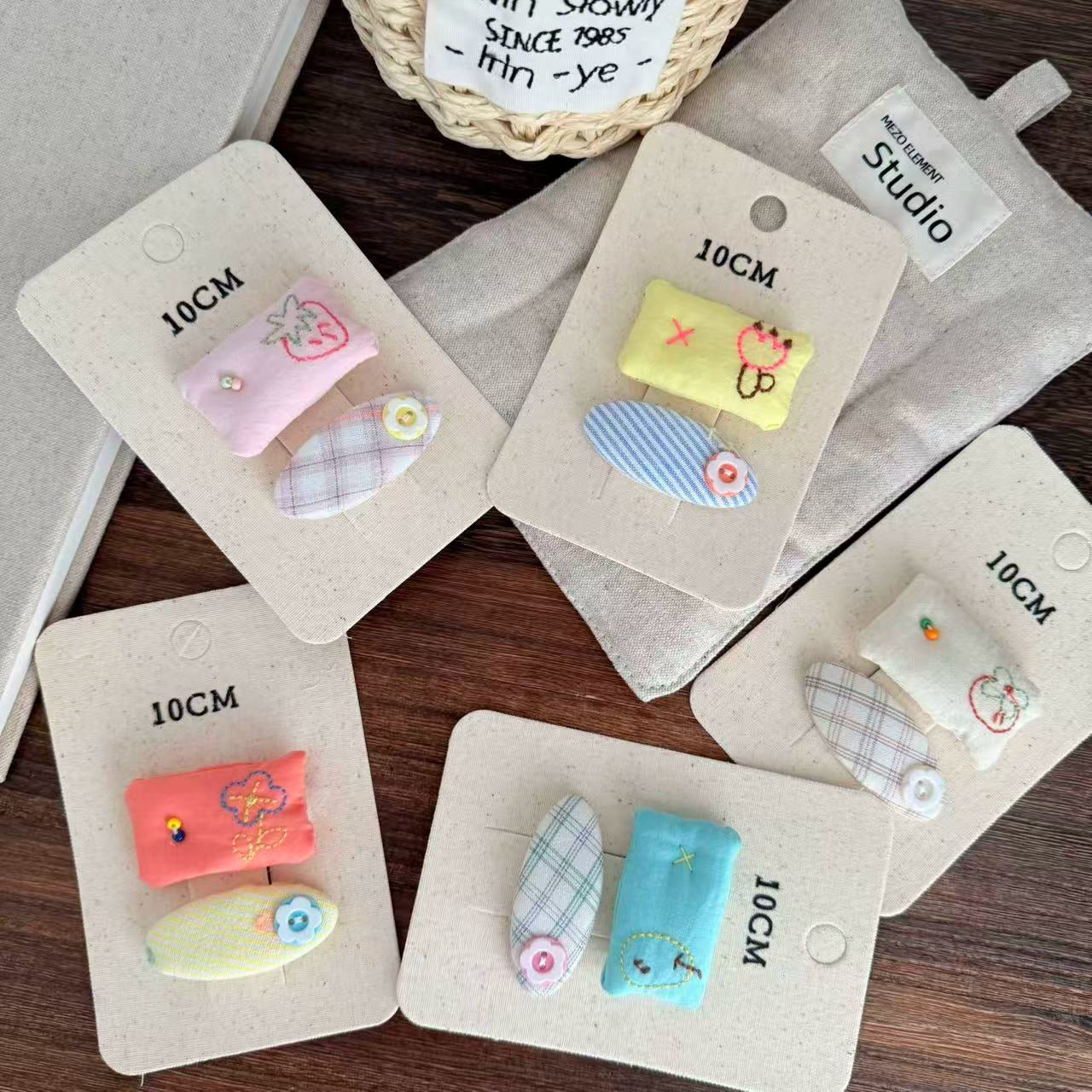 Embroidered Plaid Fabric Hair Clip - Modomu