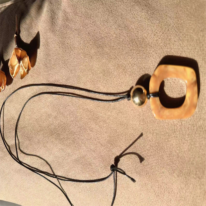 Geometric Resin Pendant Necklace - Modomu