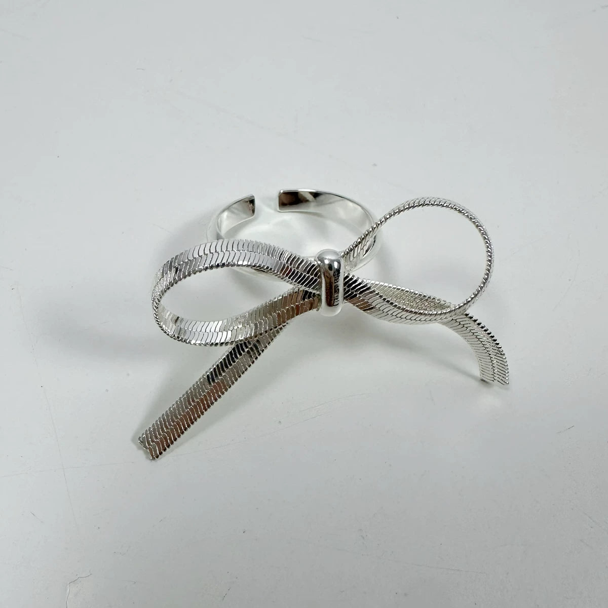 Minimalist Adjustable Bow Ring - Modomu