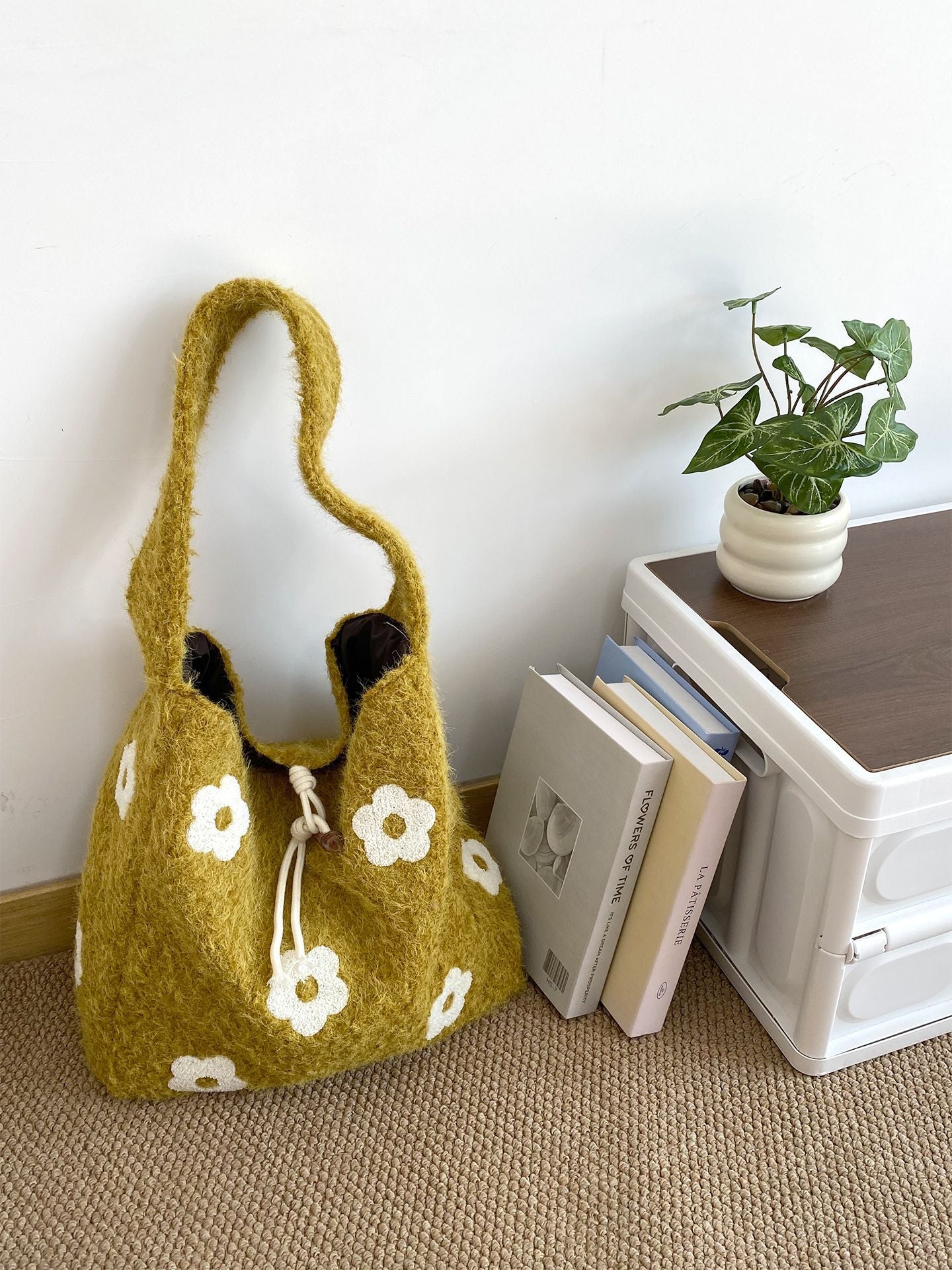 Plush Floral Shoulder Tote Bag - Modomu