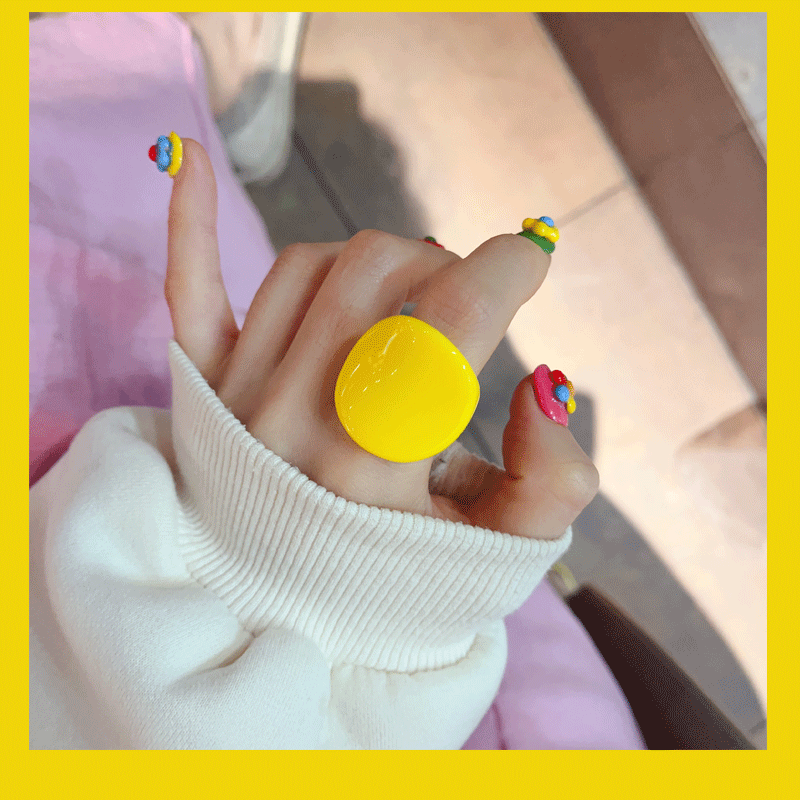 Minimal Acrylic Statement Ring - Modomu