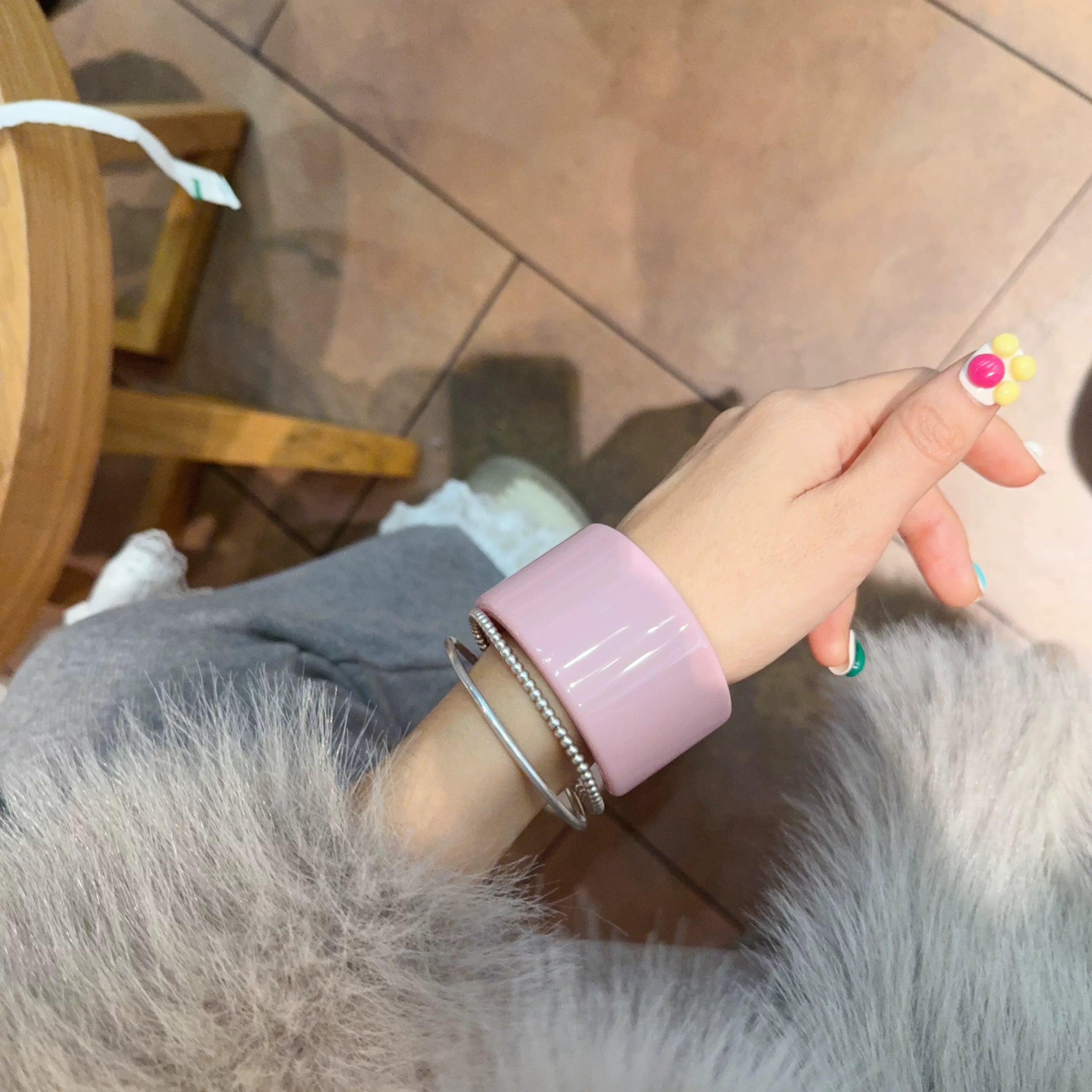 Open Acrylic Statement Bracelet - Modomu