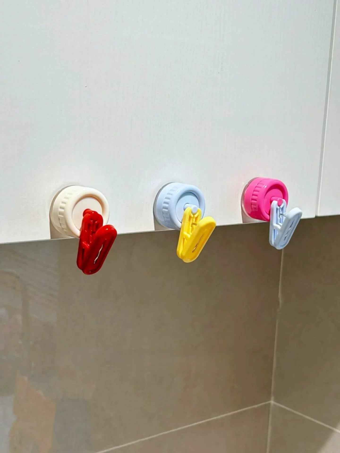 Rotating Suction Storage Clip