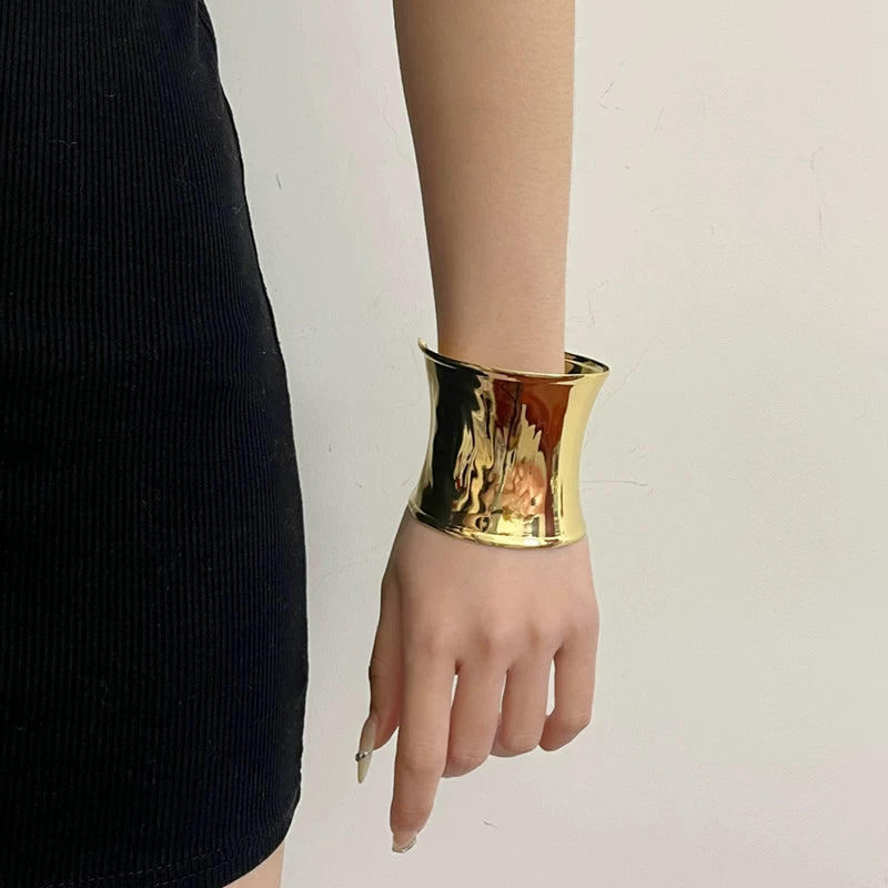 Curved Open Cuff Bracelet - Modomu