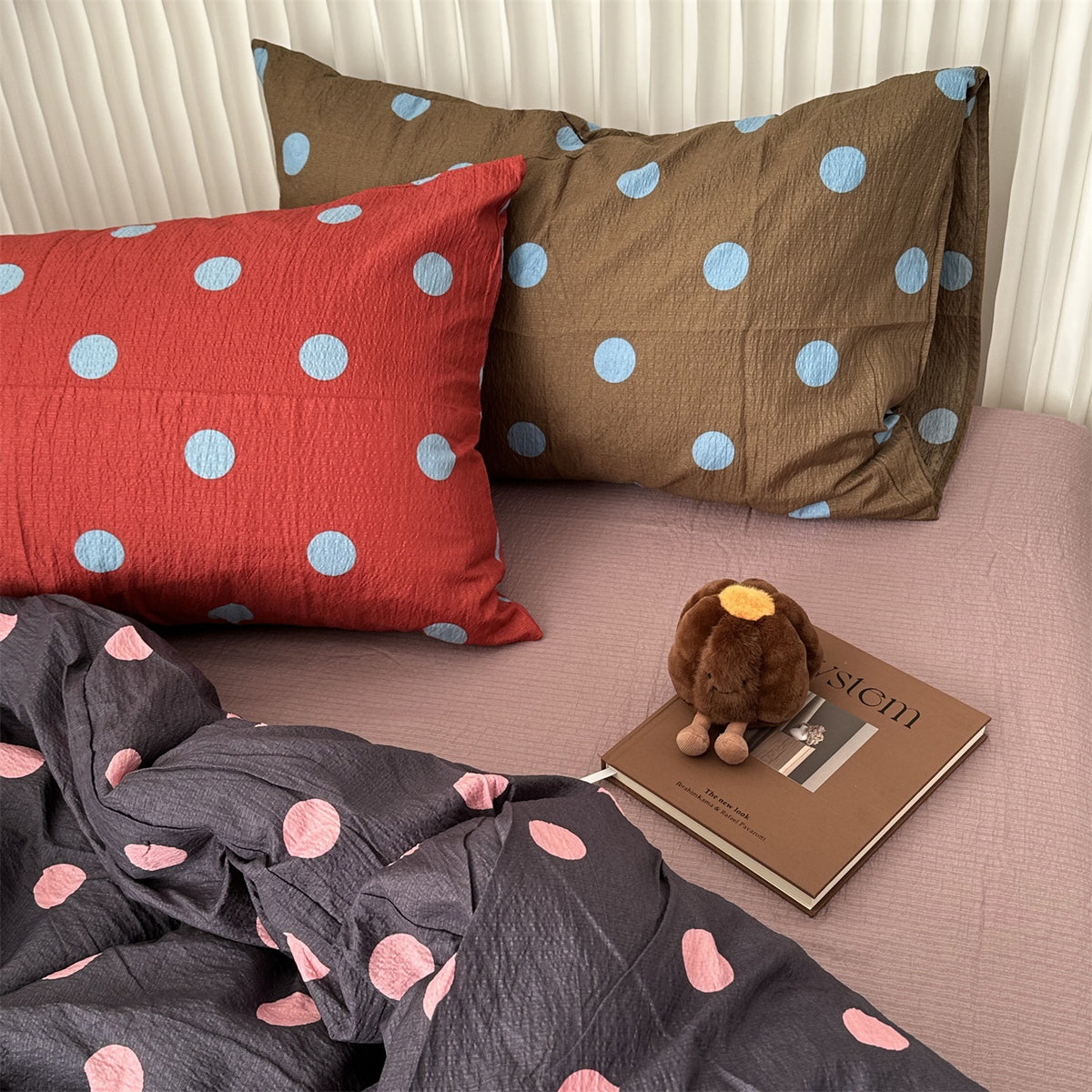 Contrast Polka Dot Bedding Set