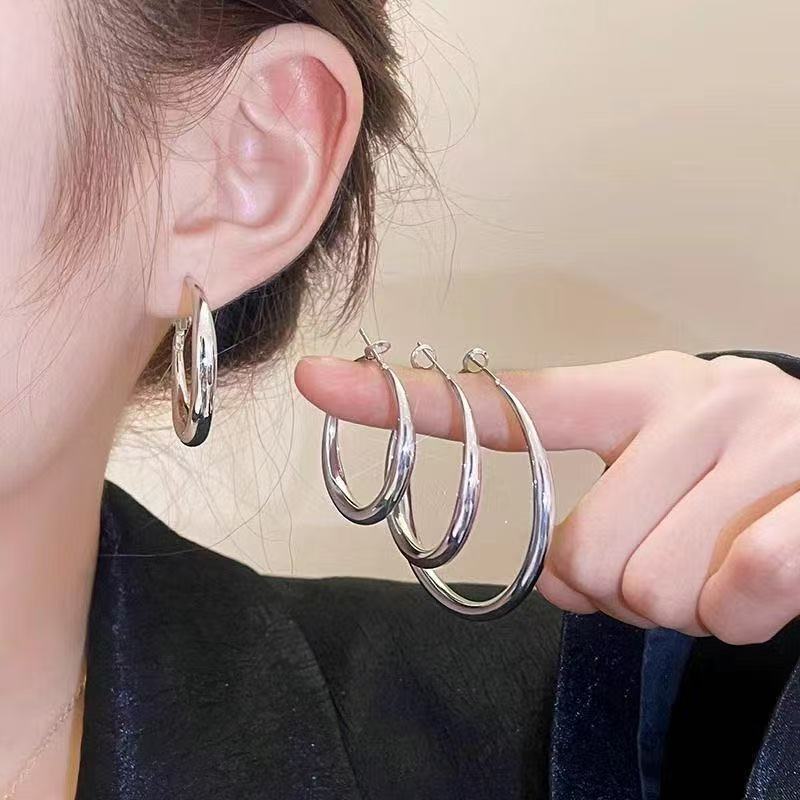 Minimalist Round Hoop Earrings - Modomu