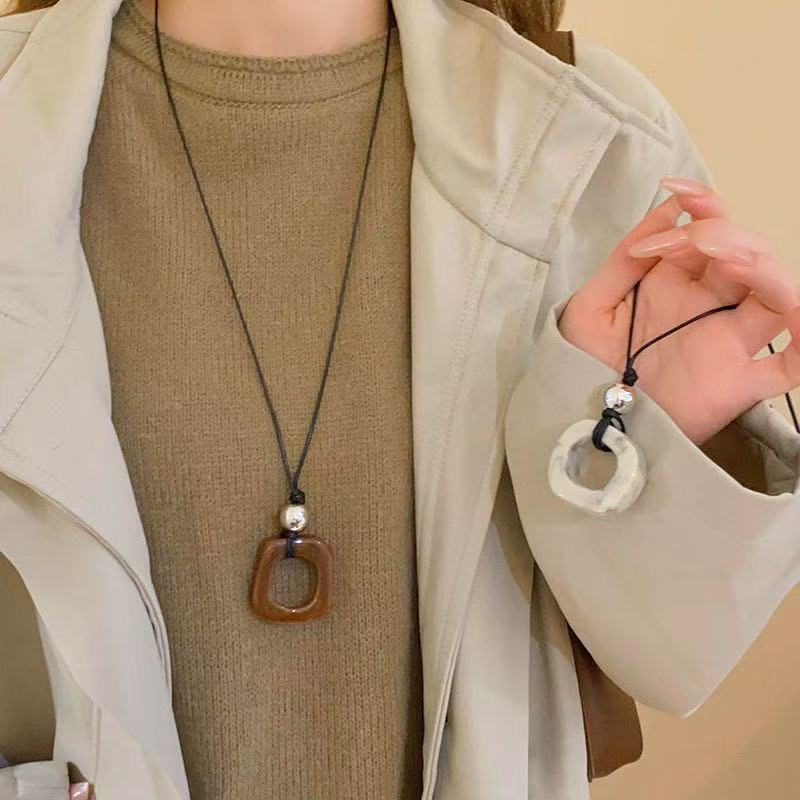 Geometric Resin Pendant Necklace - Modomu