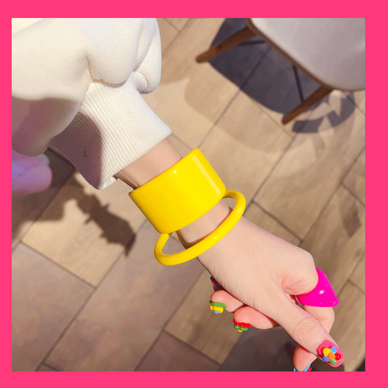 Open Acrylic Statement Bracelet - Modomu