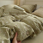 Ditsy Floral Buttoned Bedding Set