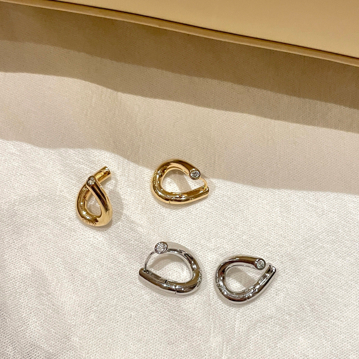Twisted Zircon Earrings Gold