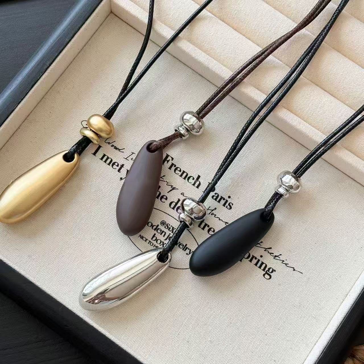 Water Drop Pendant Leather Necklace - Modomu