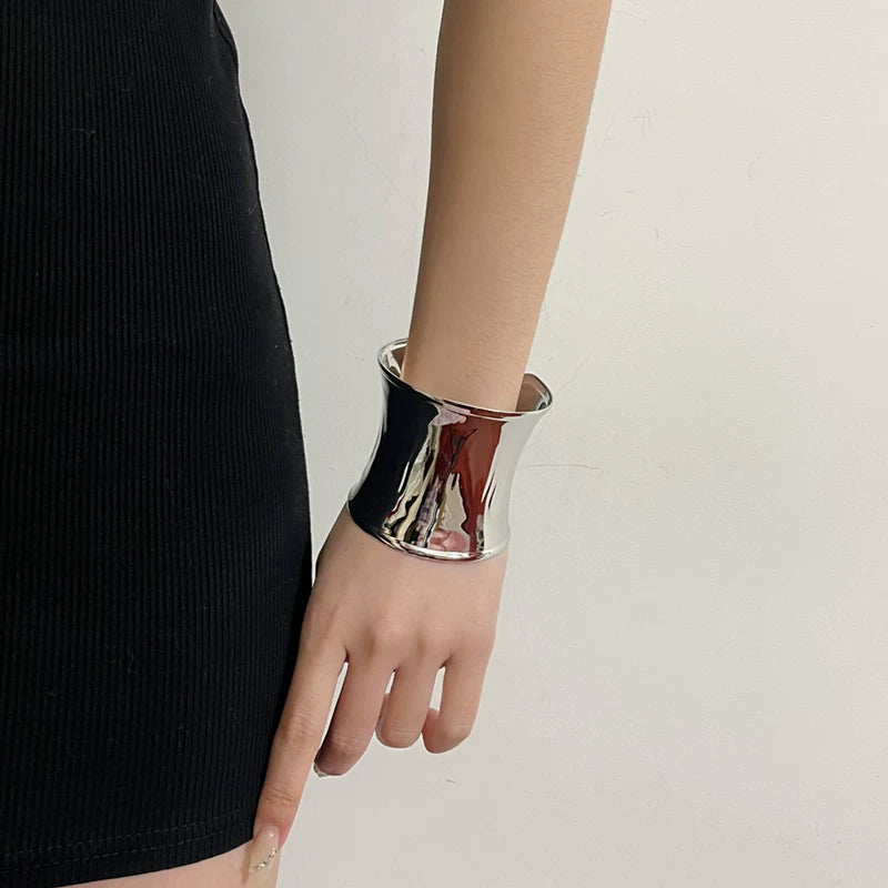 Curved Open Cuff Bracelet - Modomu