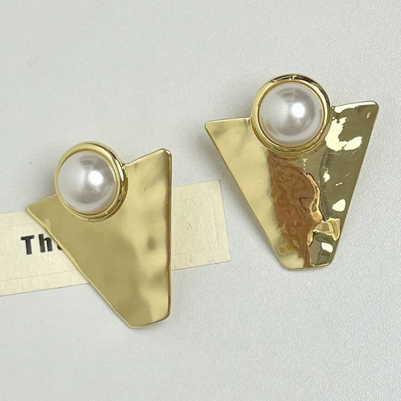 Geometric Pearl Stud Earrings - Modomu
