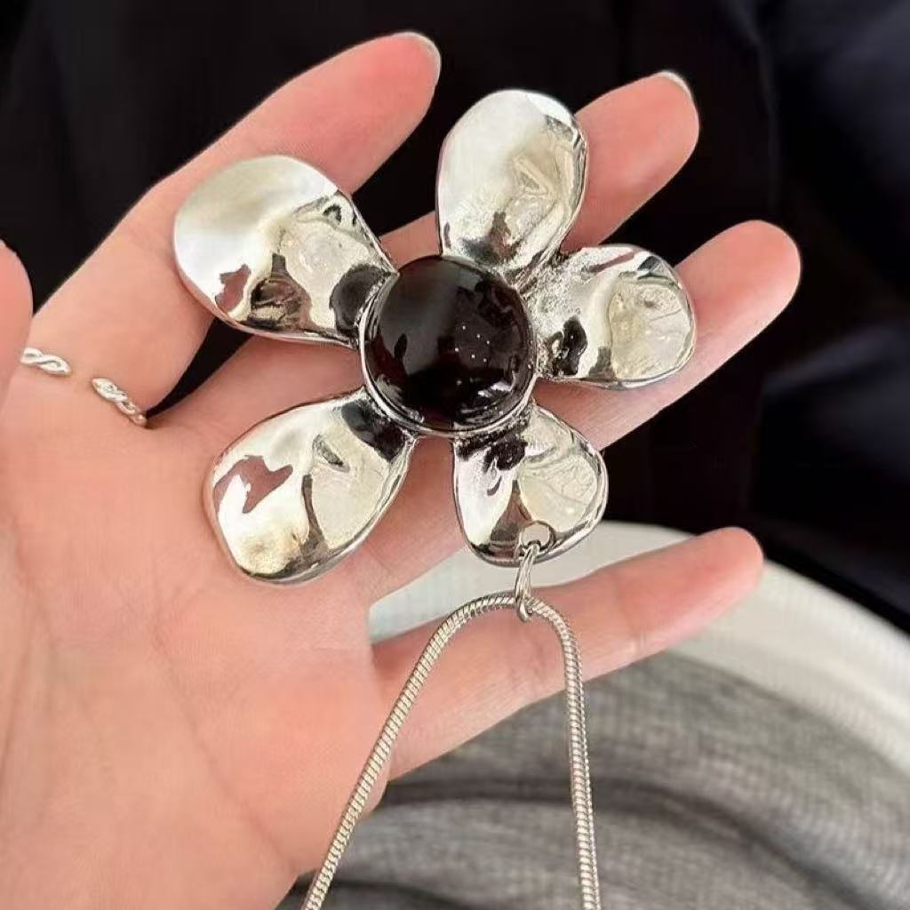 Retro Floral Pendant Necklace - Modomu