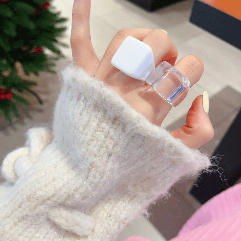 Chunky Square Acrylic Ring - Modomu